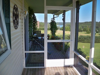 CarlInsideDoor800x600